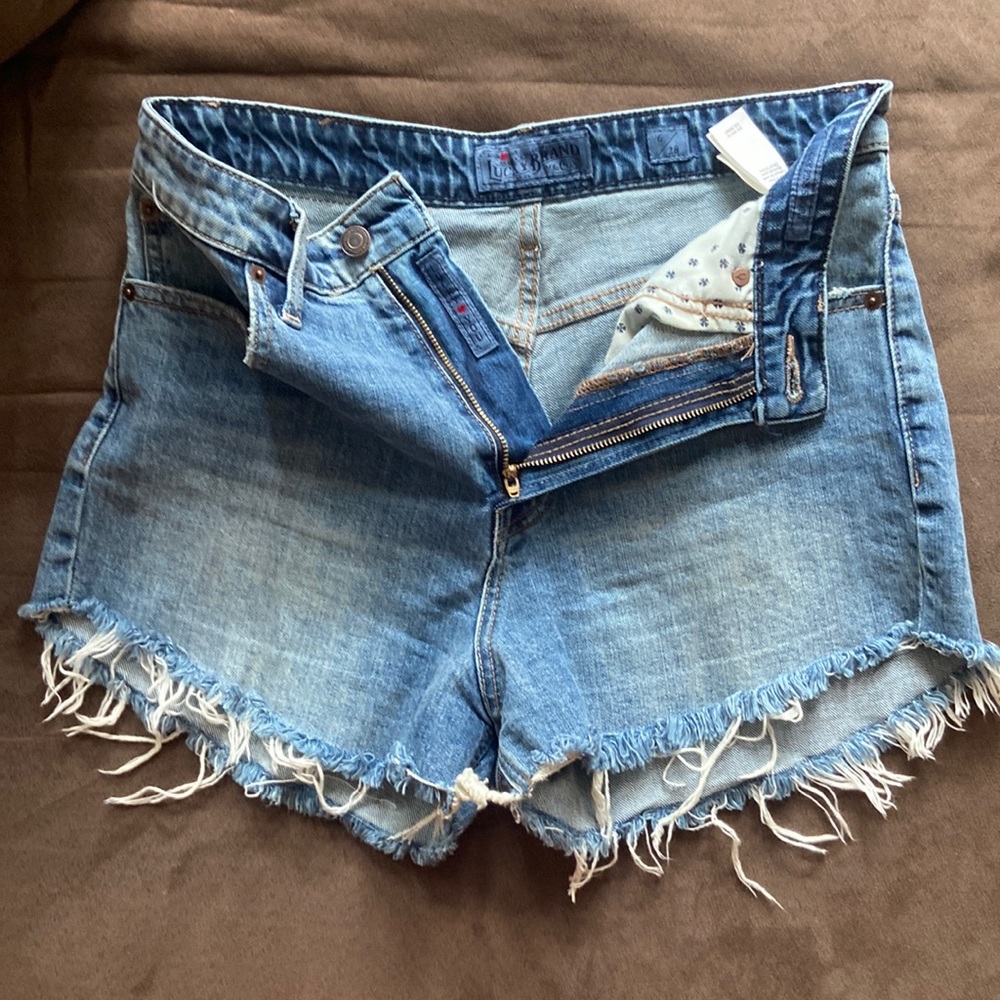Lucky brand, high waisted jean cut off shorts 🤩